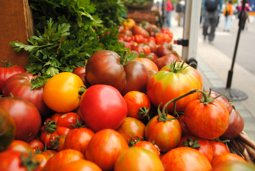 Heirloom tomatoes at the farmers market